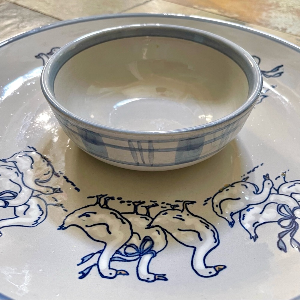 Louisville Stoneware•VINTAGE and LIKE NEW•Gaggle of Geese•Chip/Dip Platter+Bowl - Picture 3 of 15